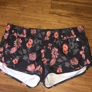 Hurley Floral shorts